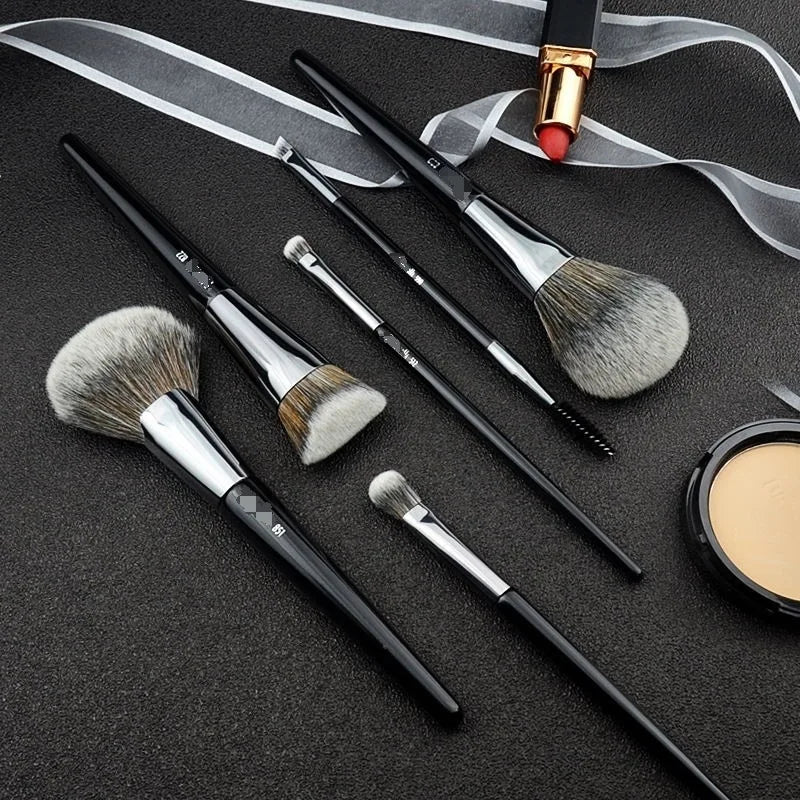 Luxury Fan Powder Brush – Professional Contour & Blusher Tool