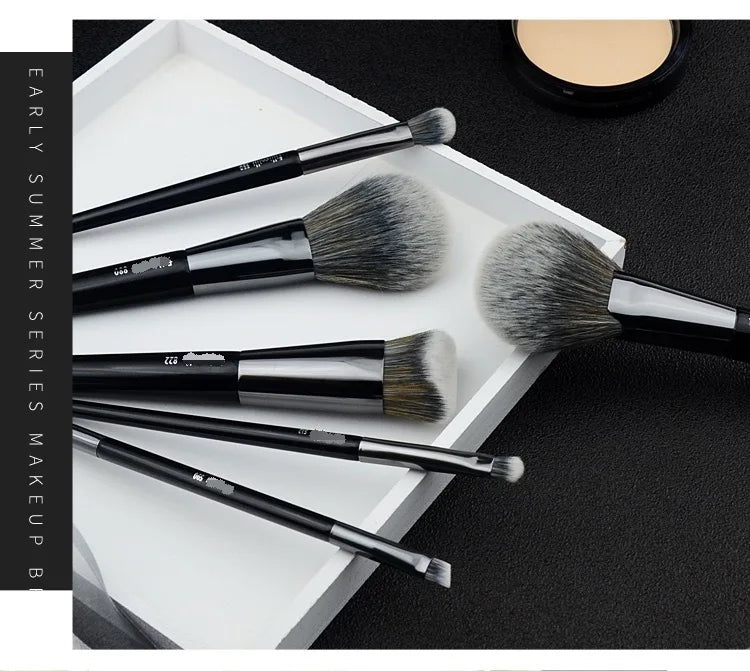 Luxury Fan Powder Brush – Professional Contour & Blusher Tool