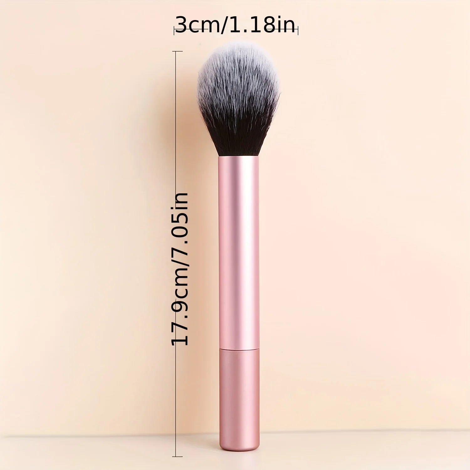Luxury Blush Brush – Sculpt & Define for a Refined, Radiant Look