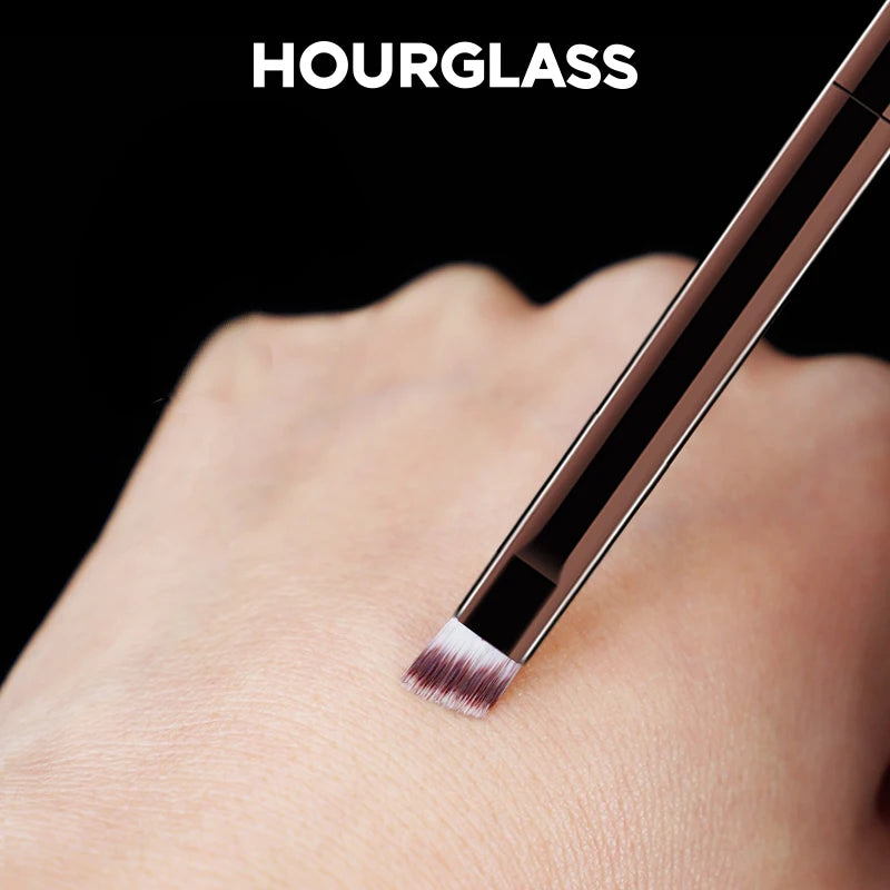Hourglass No.10 Angled Eyeliner & Brow Brush – Soft Fiber, Single Eye Brush