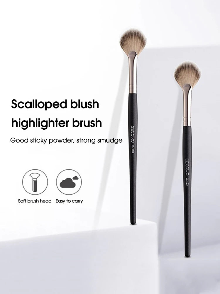 High-Gloss Powder Blush Brush – Soft, Easy-Apply Makeup Tool