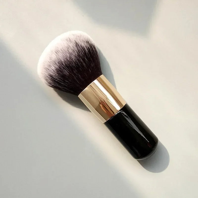 Professional Loose Powder Brush – Large, Multifunctional for Blush, Sculpting & Bronzer