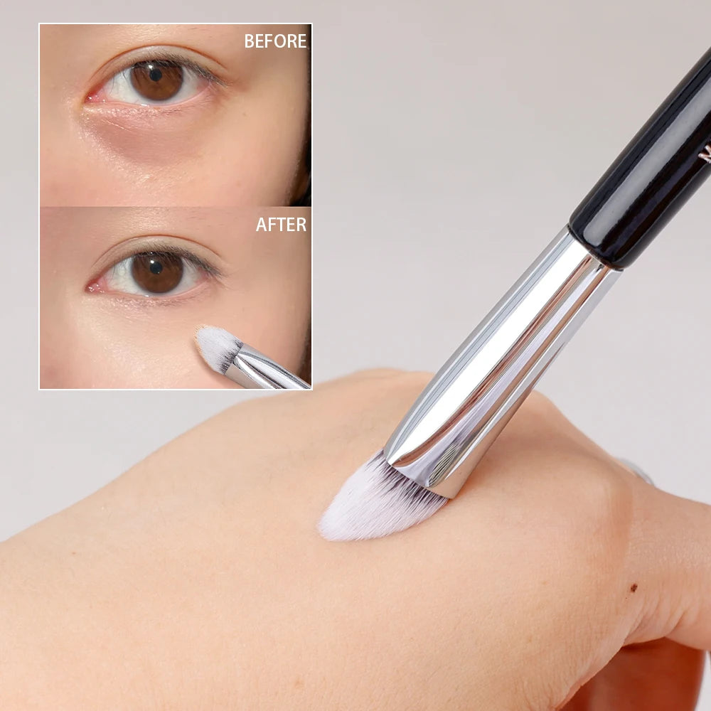 Triangle Concealer Brush – Dark Circle & Lacrimal Sulcus Coverage