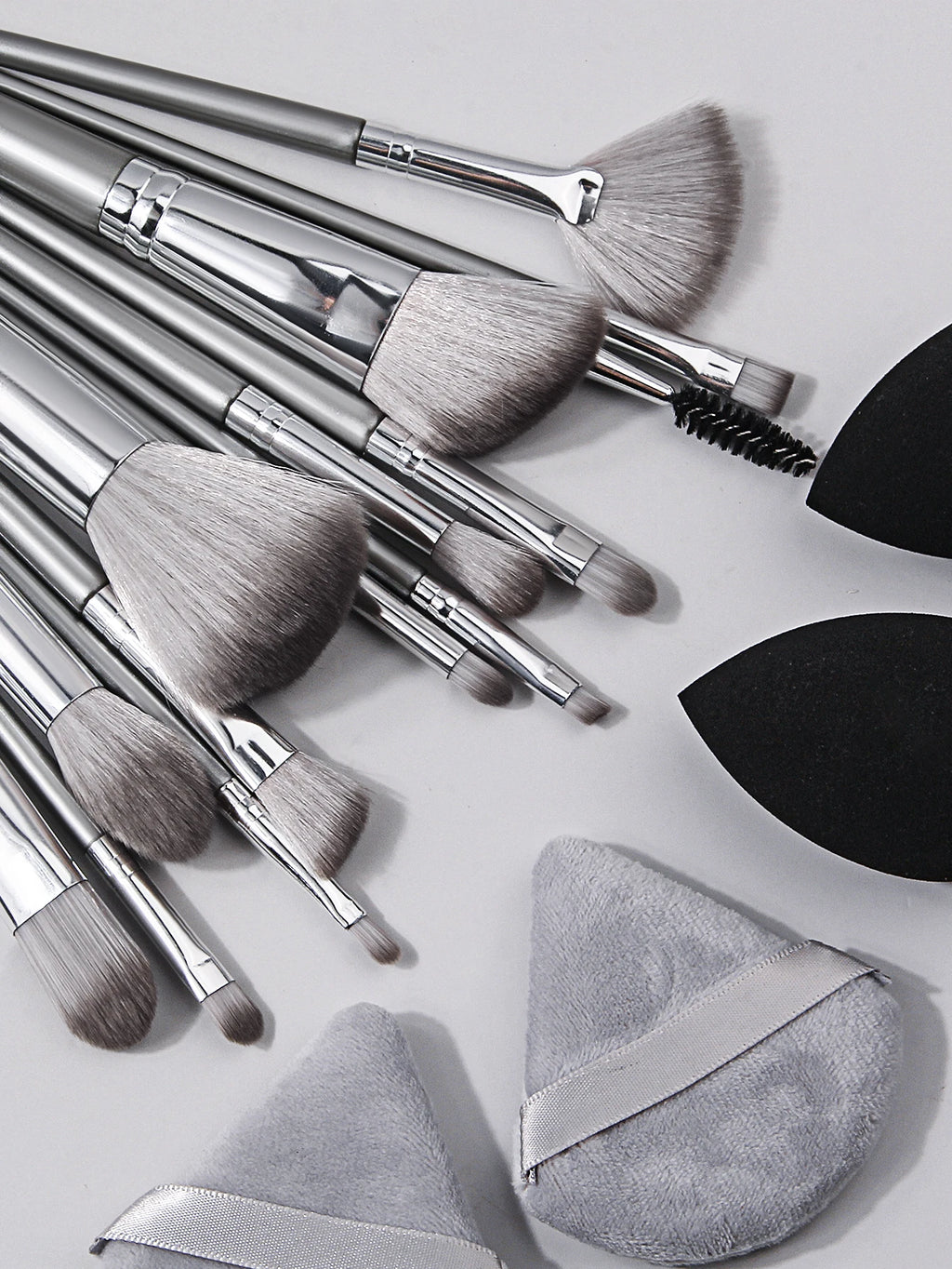 18-Piece Makeup Brush & Sponge Set – Portable, Soft, Dual-Use Tools