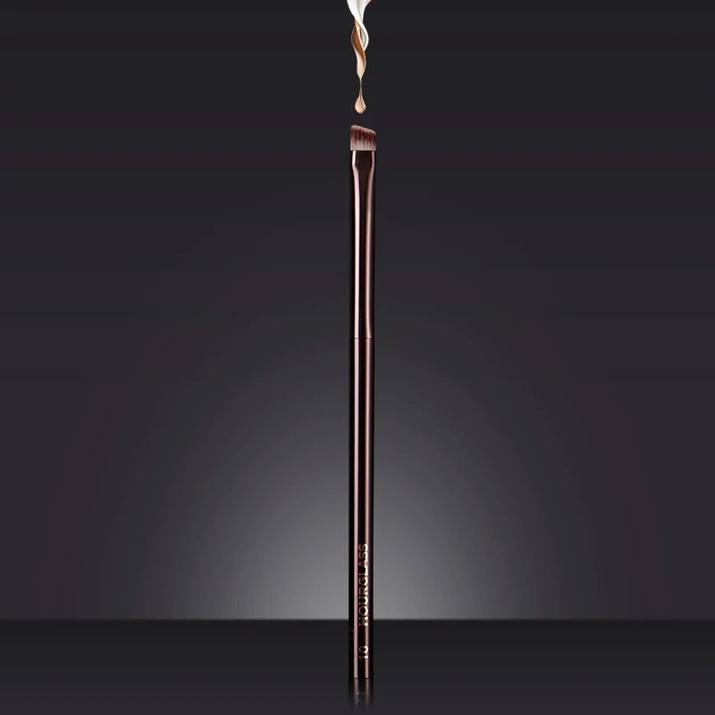 Hourglass No.10 Angled Eyeliner & Brow Brush – Soft Fiber, Single Eye Brush