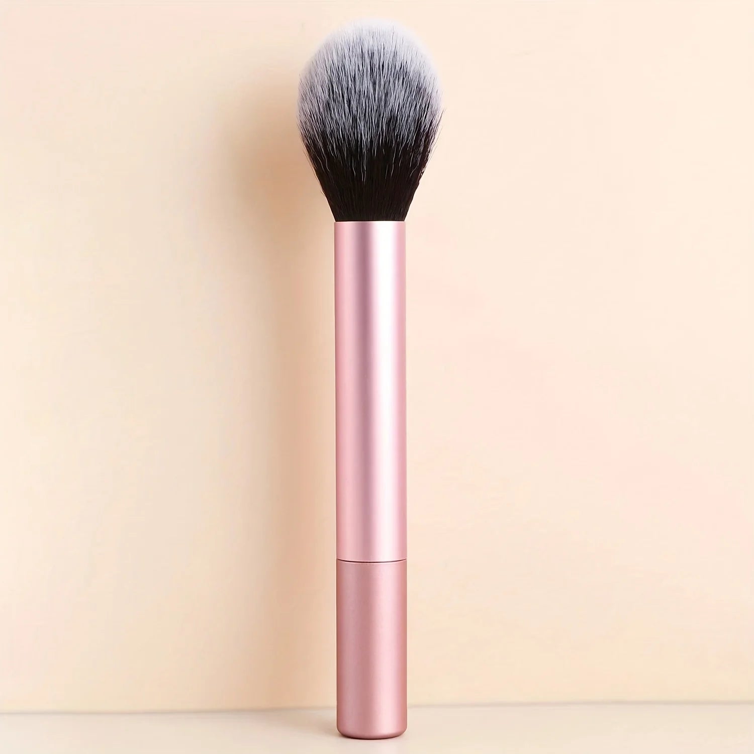 Luxury Blush Brush – Sculpt & Define for a Refined, Radiant Look