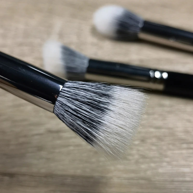 Multifunctional Stippling Makeup Brush – Foundation, Blush & Concealer