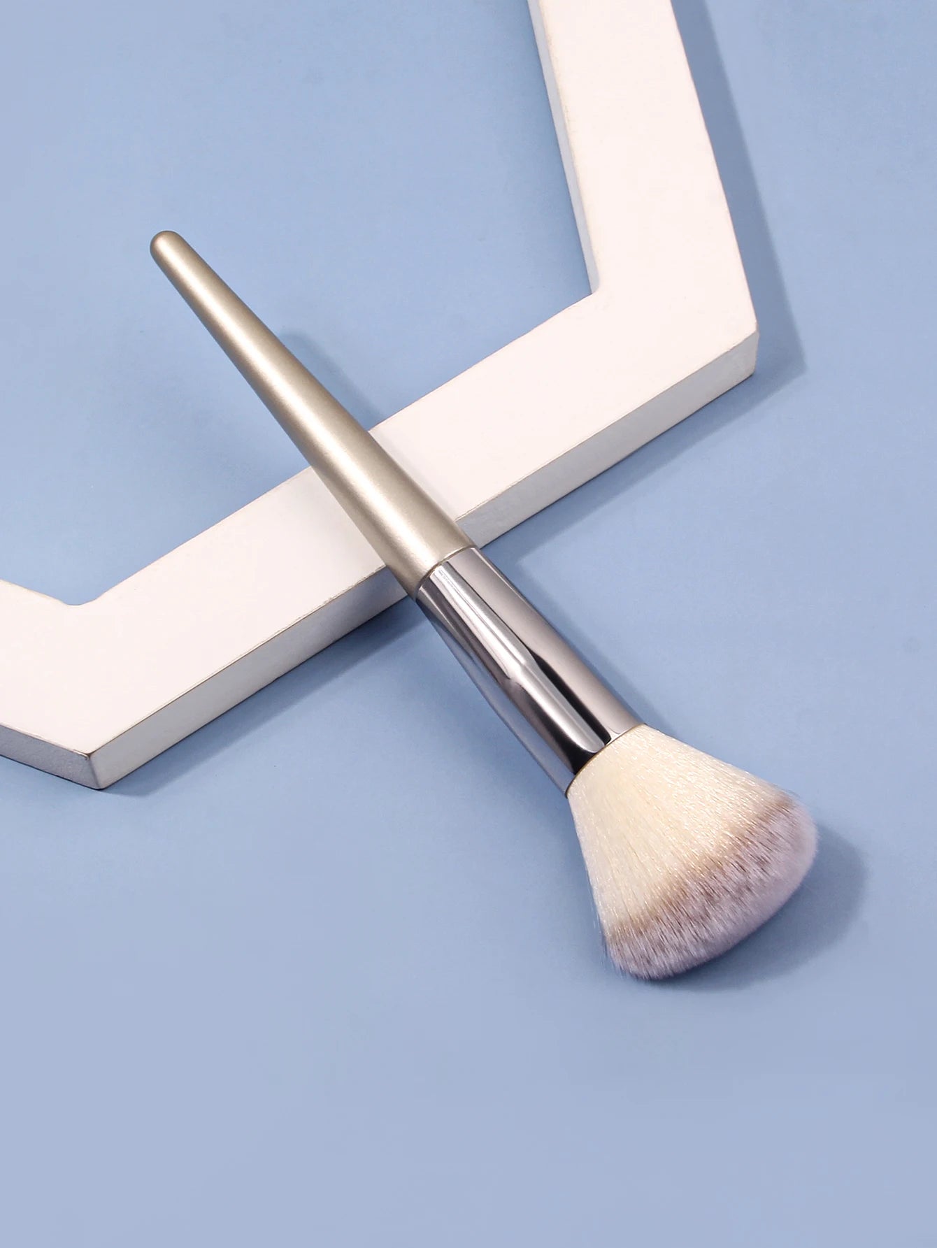 Soft Large Powder & Blush Brush with Wooden Handle