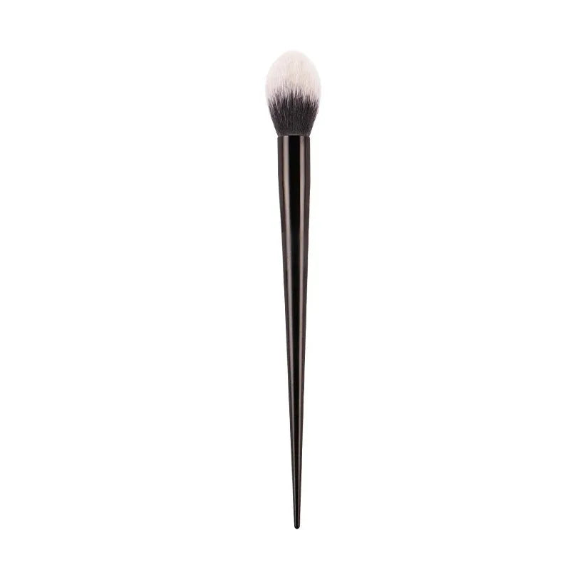 Makeup Brush 04 – Soft Highlight Brush with Black Handle