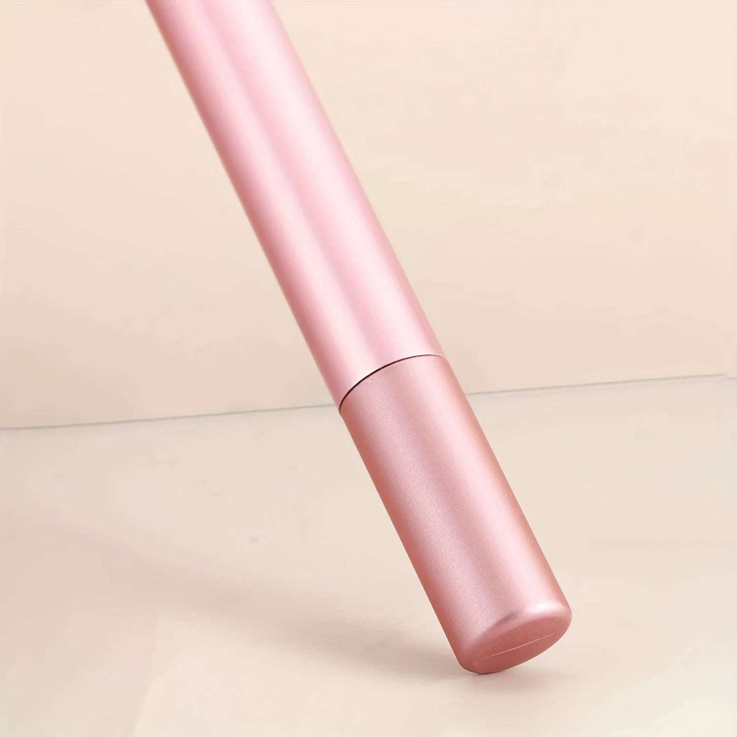 Luxury Blush Brush – Sculpt & Define for a Refined, Radiant Look
