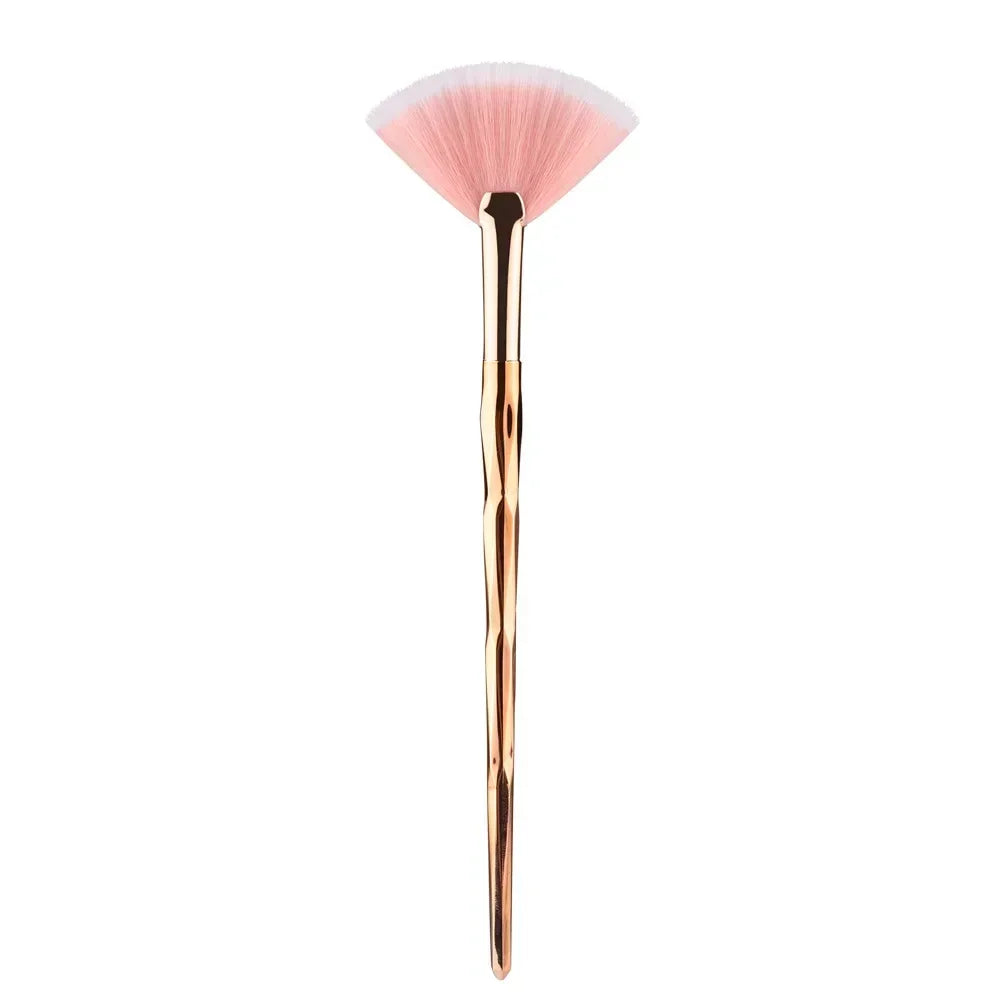 Flat Fan Makeup Brush – Soft Blush & Powder Applicator