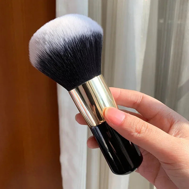 Professional Loose Powder Brush – Large, Multifunctional for Blush, Sculpting & Bronzer