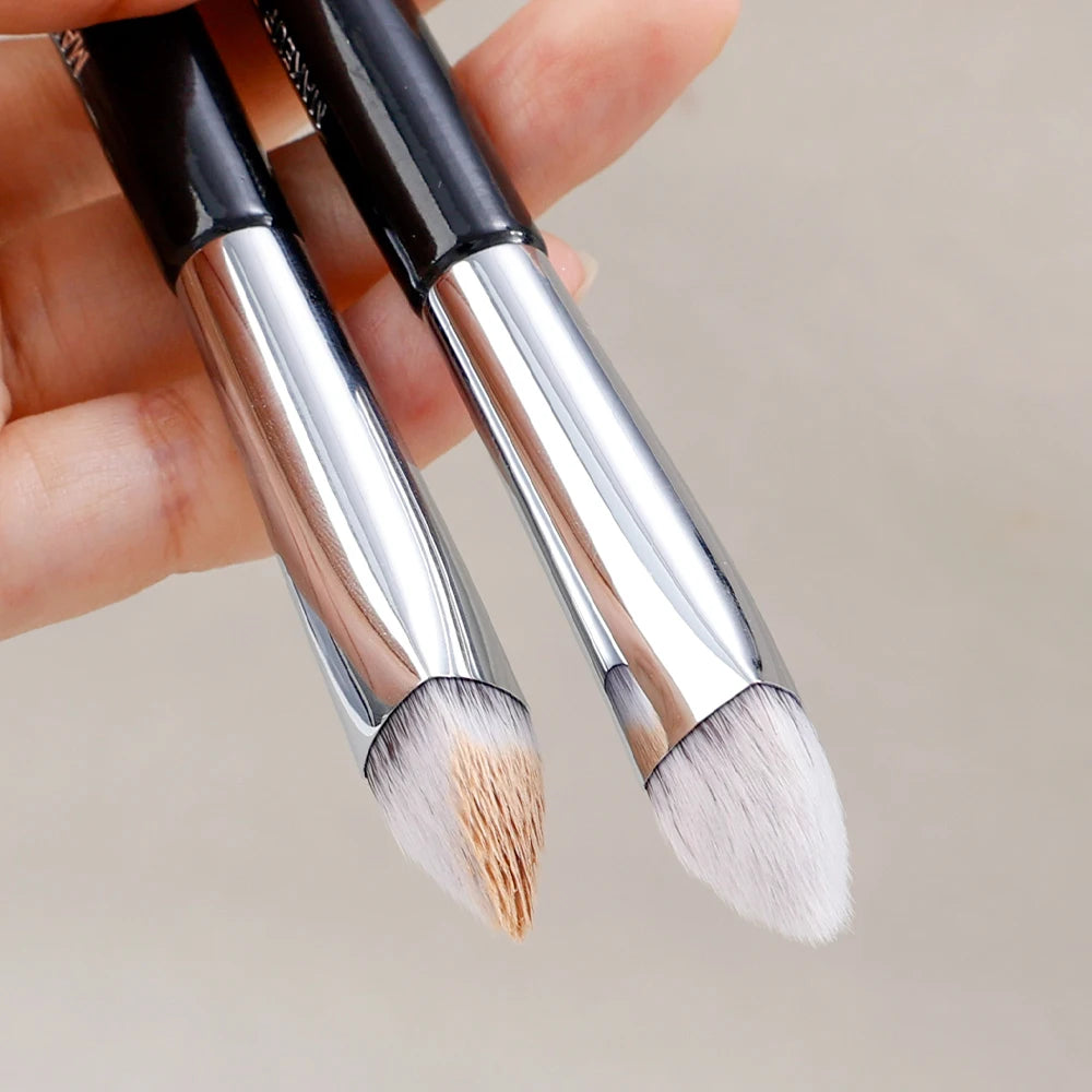 Triangle Concealer Brush – Dark Circle & Lacrimal Sulcus Coverage