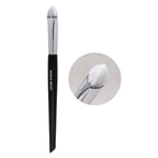 Triangle Concealer Brush – Dark Circle & Lacrimal Sulcus Coverage