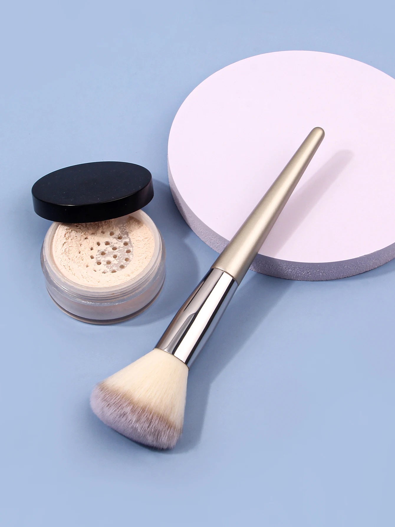 Soft Large Powder & Blush Brush with Wooden Handle