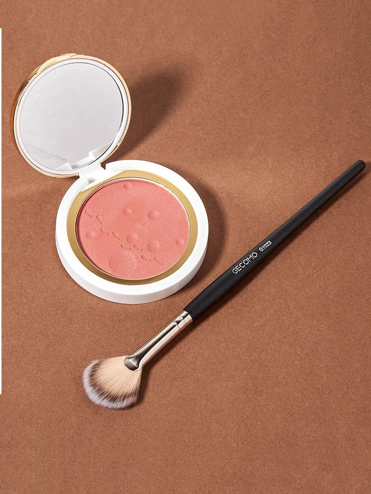 High-Gloss Powder Blush Brush – Soft, Easy-Apply Makeup Tool