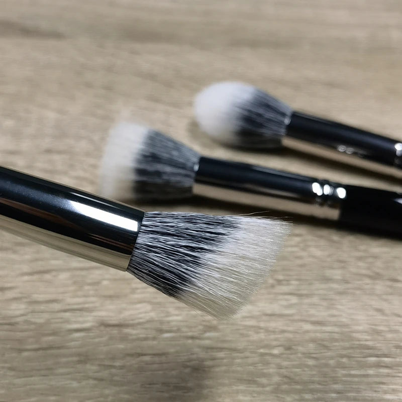 Multifunctional Stippling Makeup Brush – Foundation, Blush & Concealer