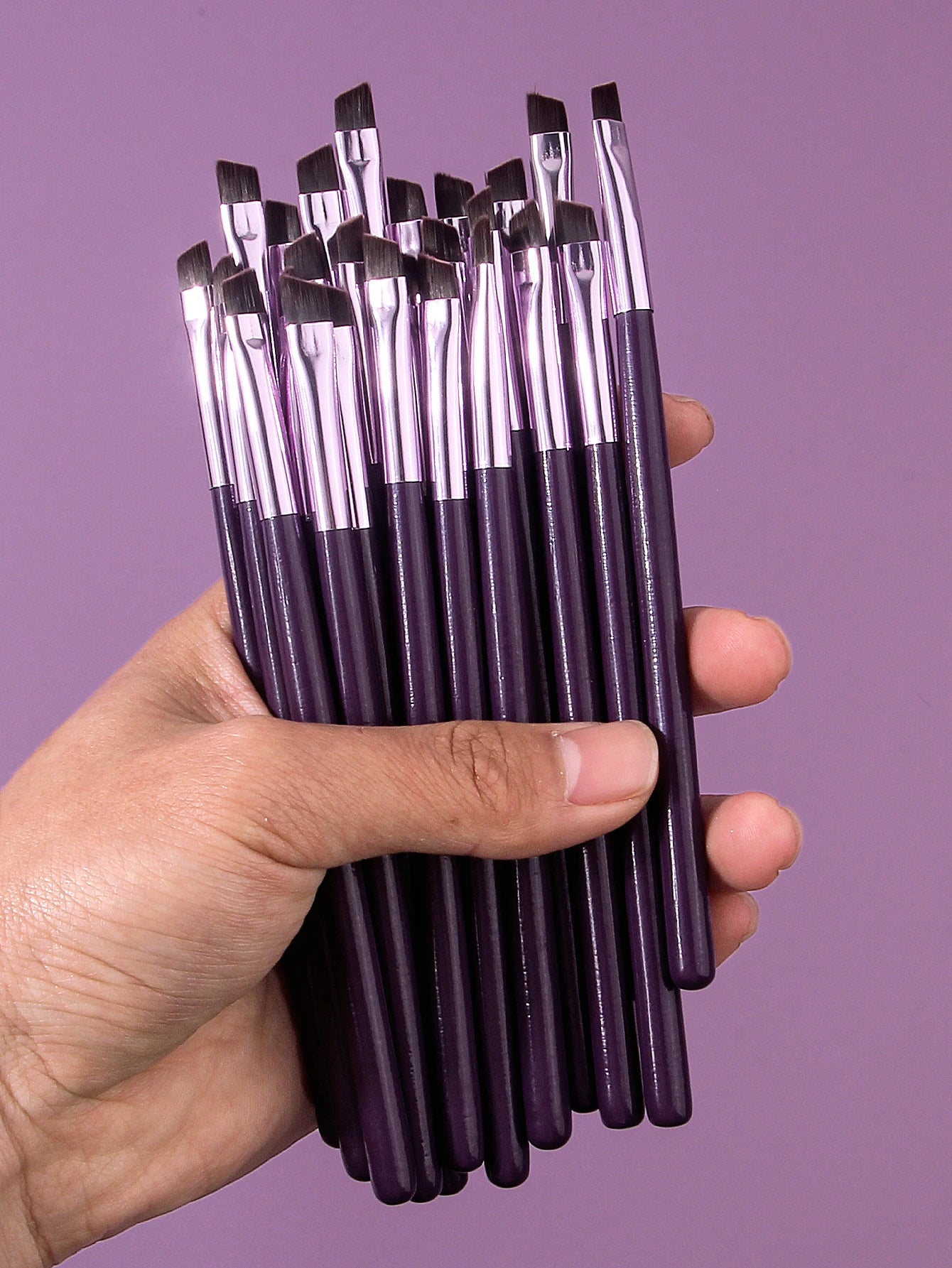 25-Piece Angled Eye Brush Set – Soft Fiber, Wood Handle, Travel-Friendly Makeup Kit