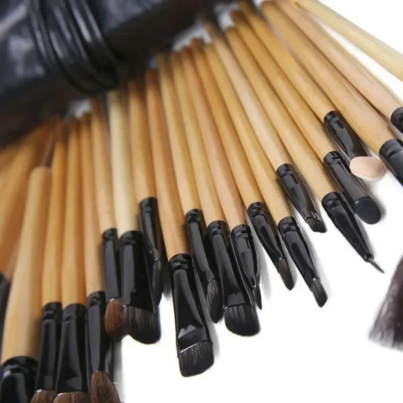 24-Piece Luxe Makeup Brush Set: Precision for Perfect Beauty