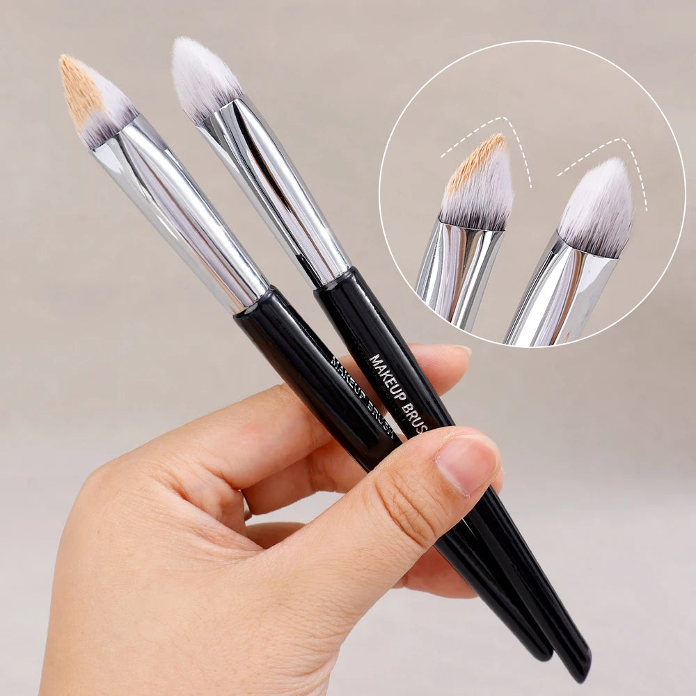 Triangle Concealer Brush – Dark Circle & Lacrimal Sulcus Coverage