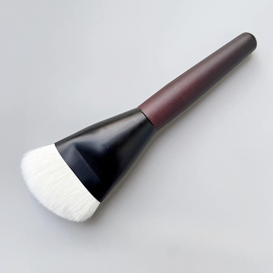 Shaped Contour & Foundation Brush – Multifunctional Goat Hair Makeup Tool