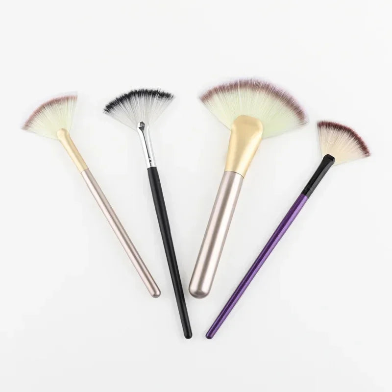 Flat Fan Makeup Brush – Soft Blush & Powder Applicator