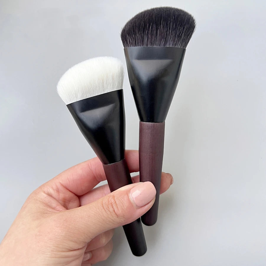 Shaped Contour & Foundation Brush – Multifunctional Goat Hair Makeup Tool