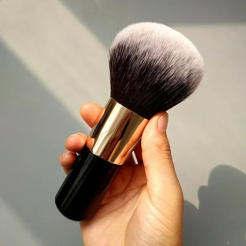 Professional Loose Powder Brush – Large, Multifunctional for Blush, Sculpting & Bronzer