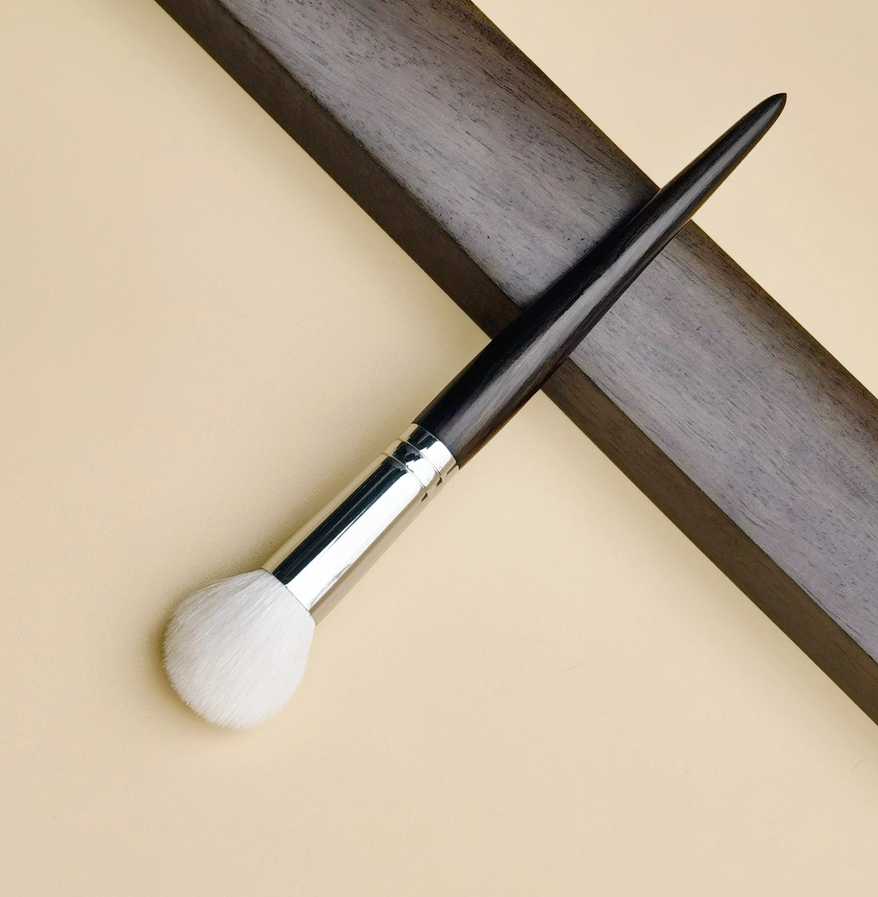Luxury Blush Brush – Natural Goat Hair & Ebony Handle for Flawless Makeup