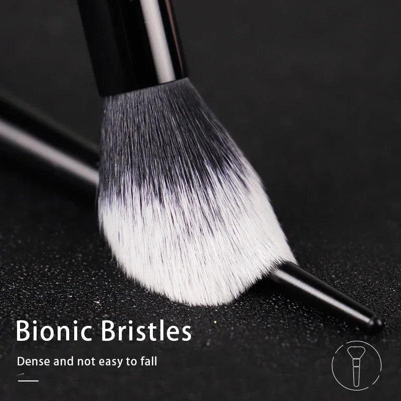 Makeup Brush 04 – Soft Highlight Brush with Black Handle