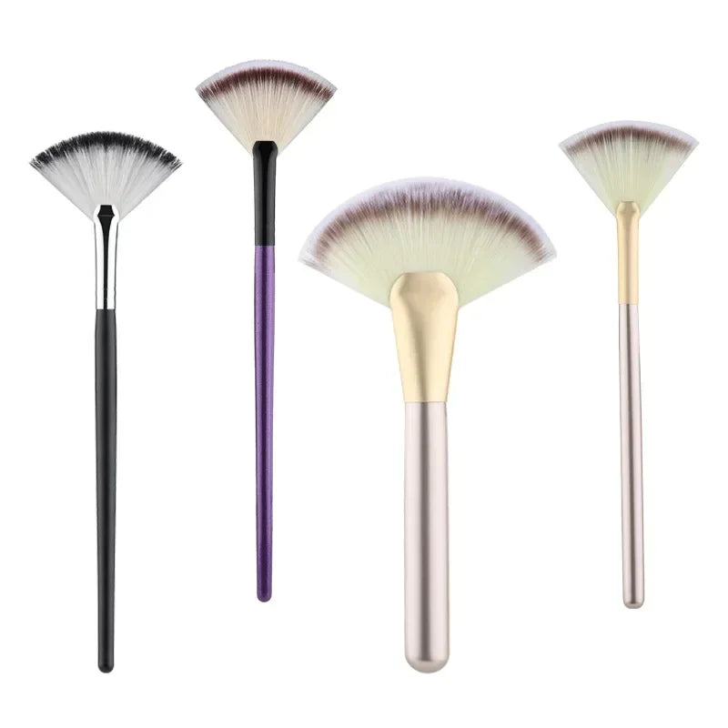 Flat Fan Makeup Brush – Soft Blush & Powder Applicator
